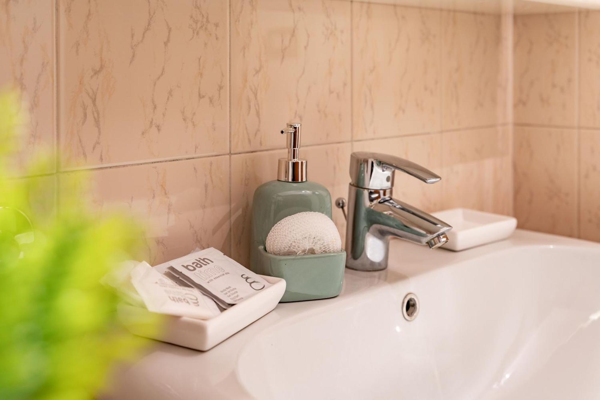 -Near Arena & Parking - Pet Friendly Historical Arena Palace Apartment Verona Exterior photo