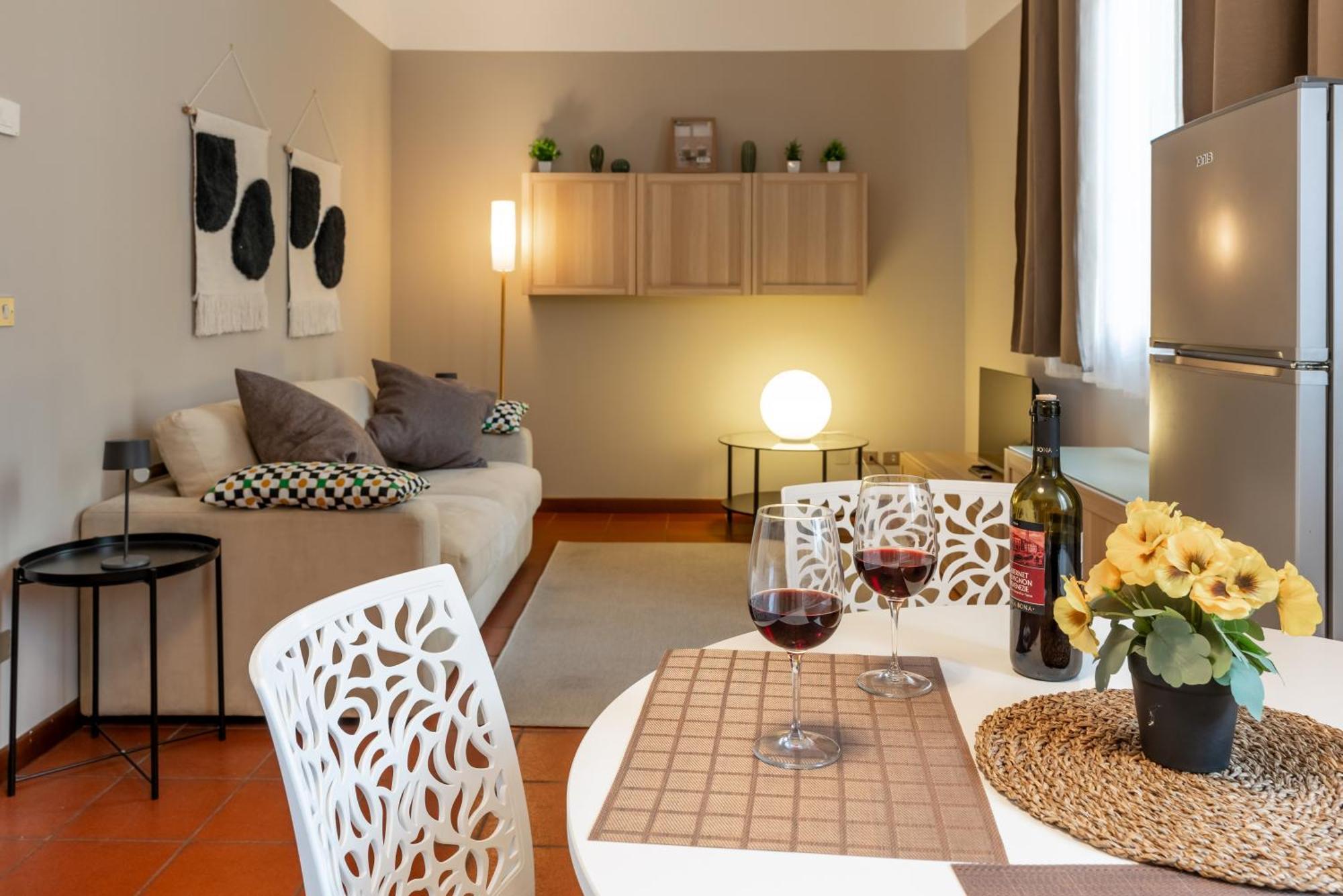 -Near Arena & Parking - Pet Friendly Historical Arena Palace Apartment Verona Exterior photo