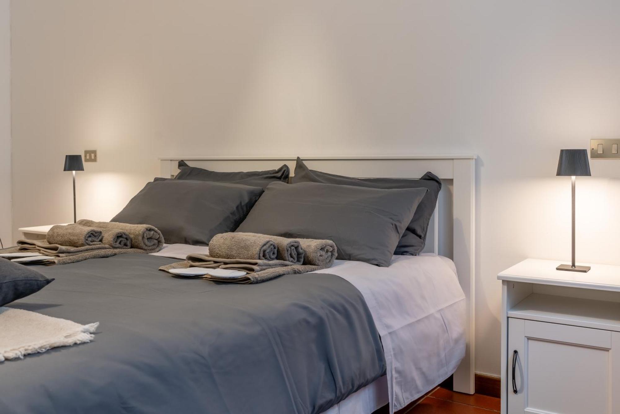 -Near Arena & Parking - Pet Friendly Historical Arena Palace Apartment Verona Exterior photo